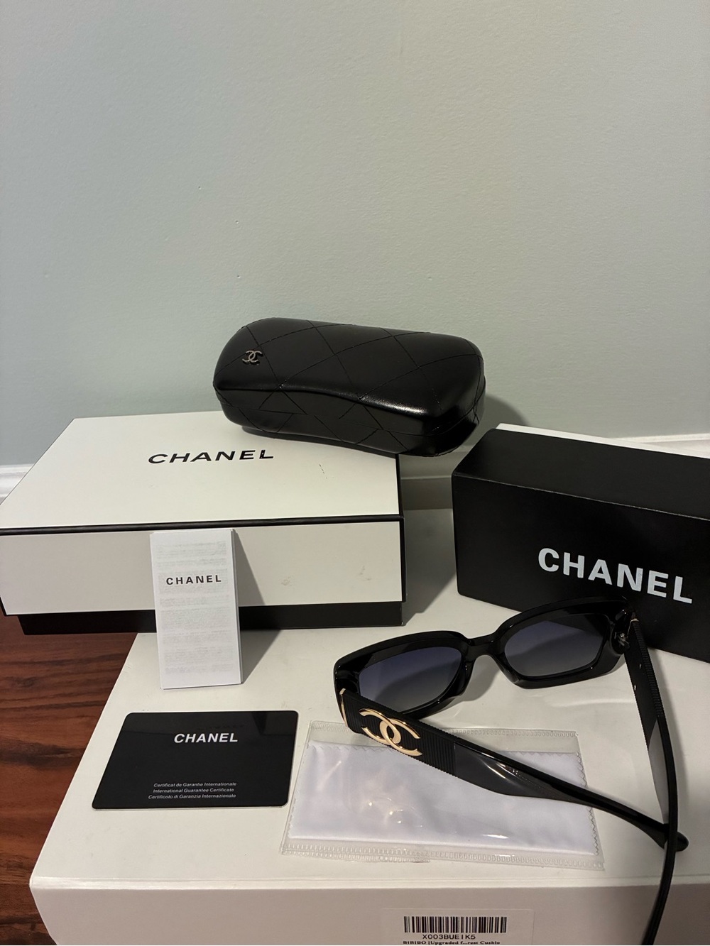Chanel square sunglasses with Gold accents - Picture 3 of 8